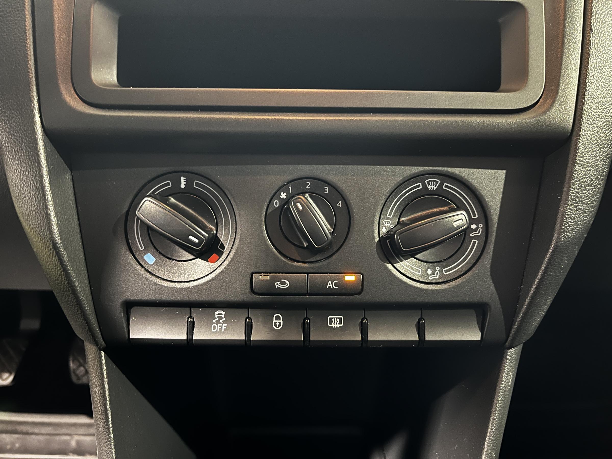 Škoda Rapid, 2013 - pohled č. 13