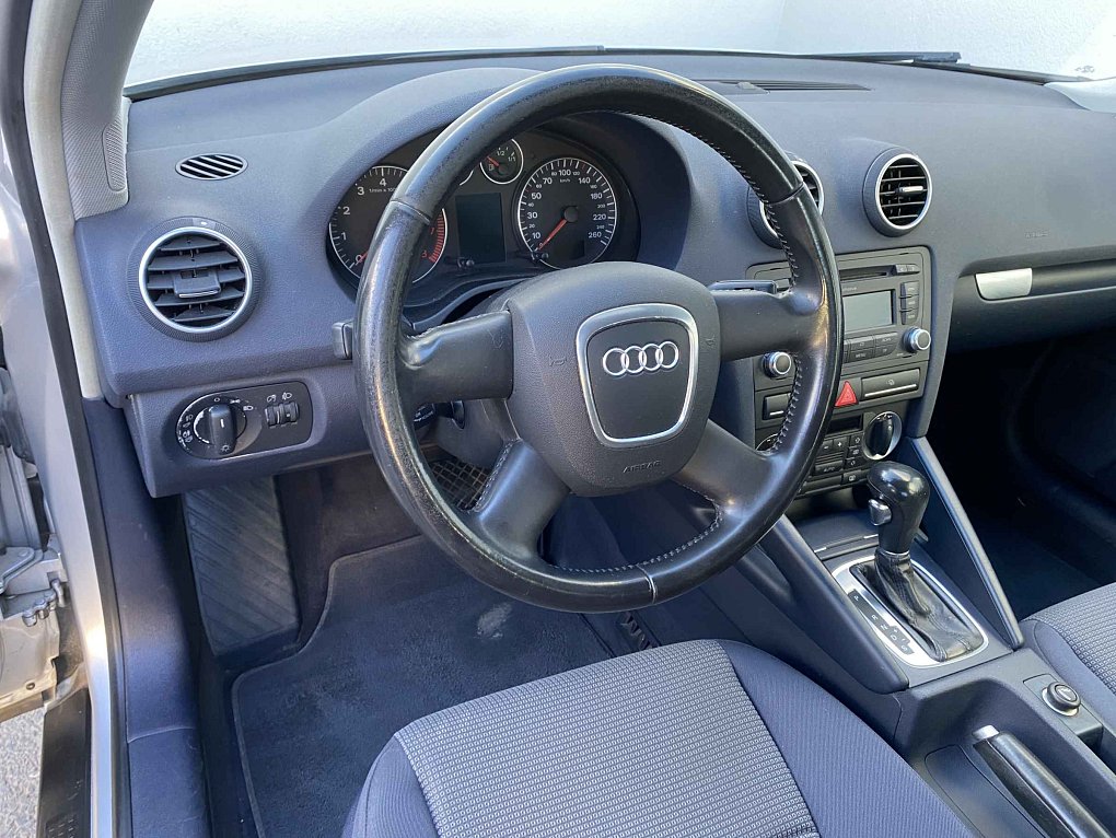 Audi A3 1.6 i 