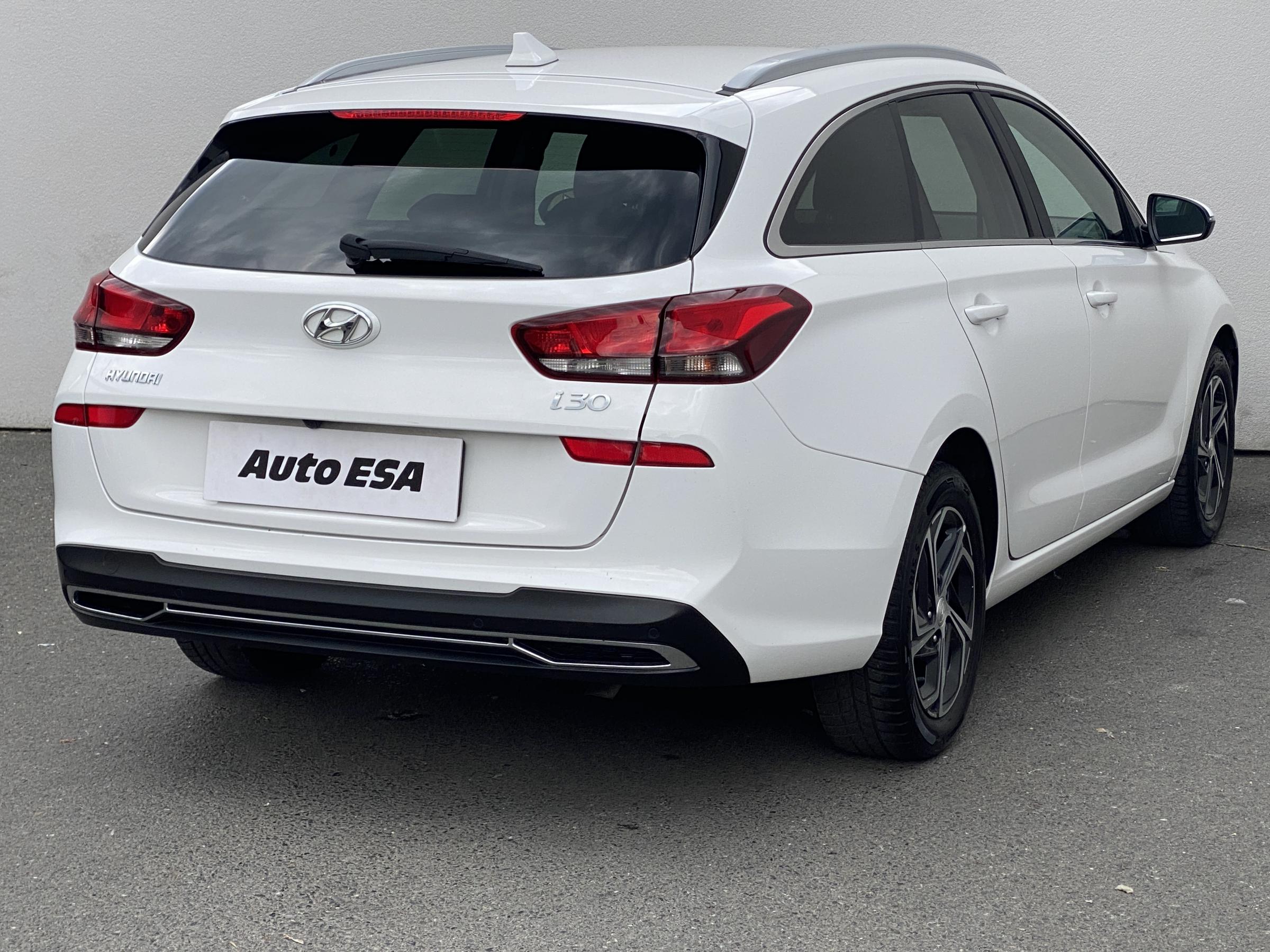 Hyundai i30, 2022 - pohled č. 4