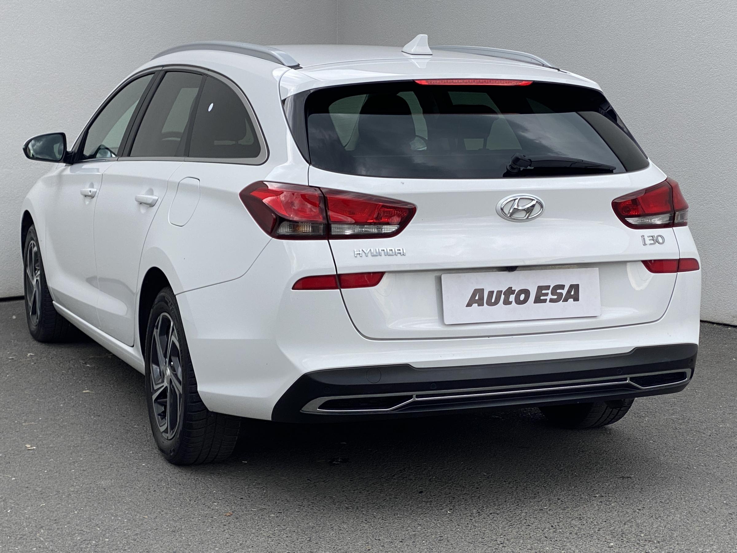 Hyundai i30, 2022 - pohled č. 6