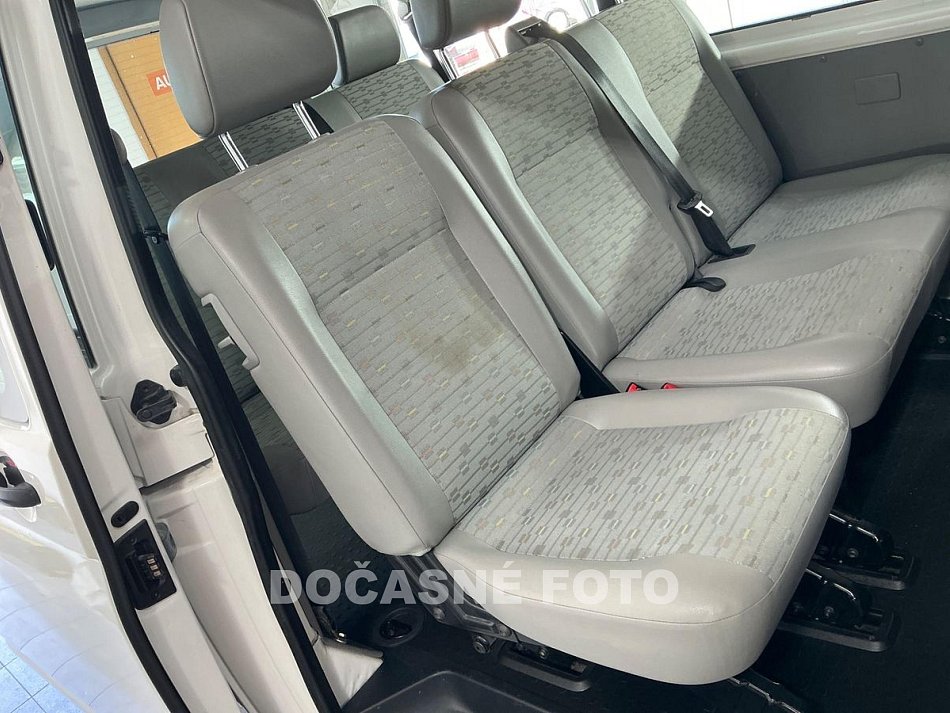 Volkswagen Transporter 2.0TDi  4x4 L2H1 9míst