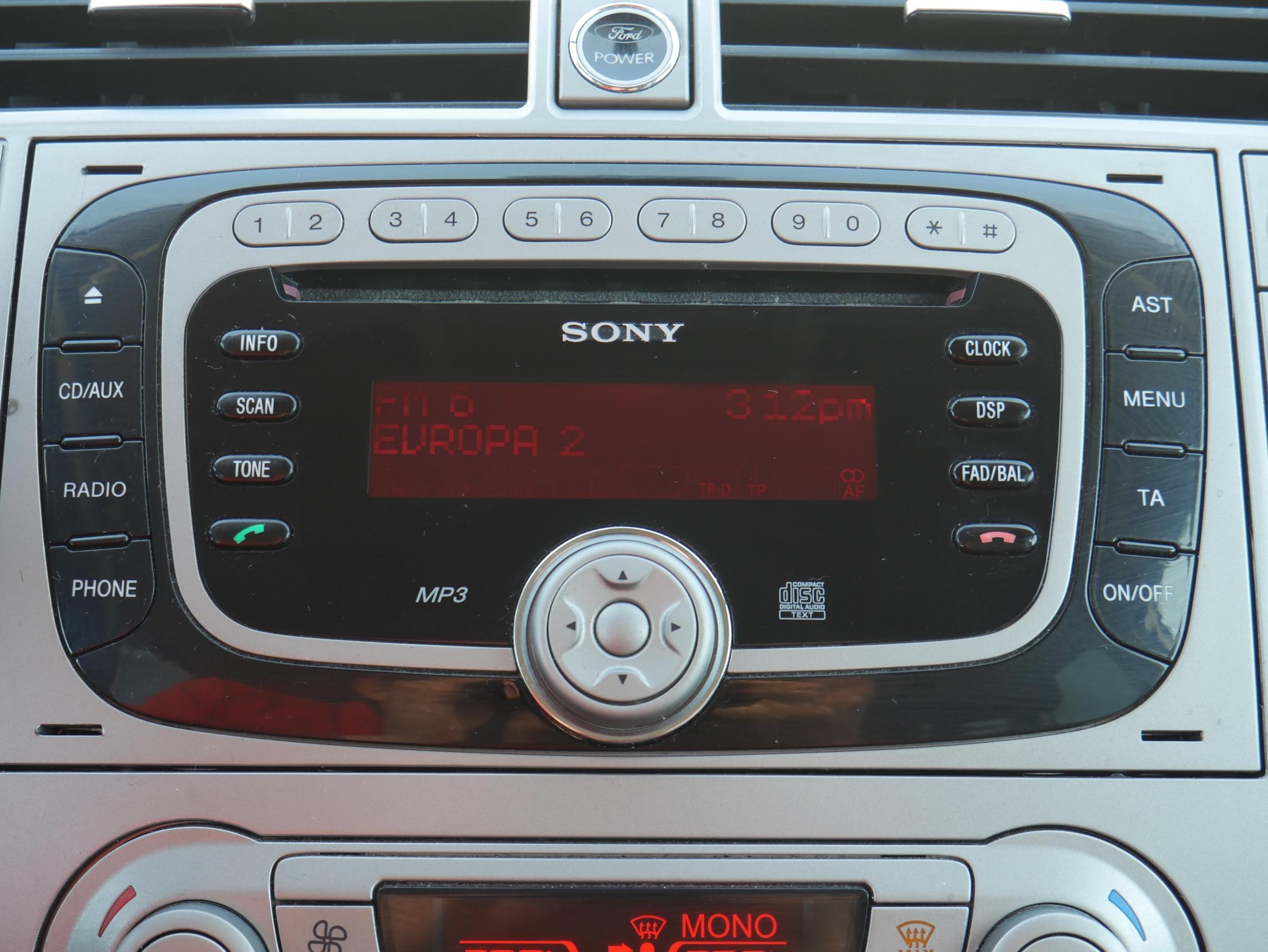 Ford Kuga, 2012 - pohled č. 13