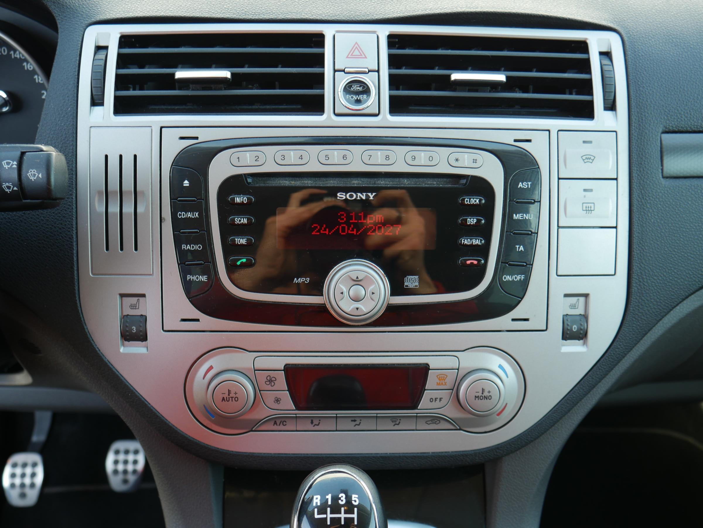 Ford Kuga, 2012 - pohled č. 14