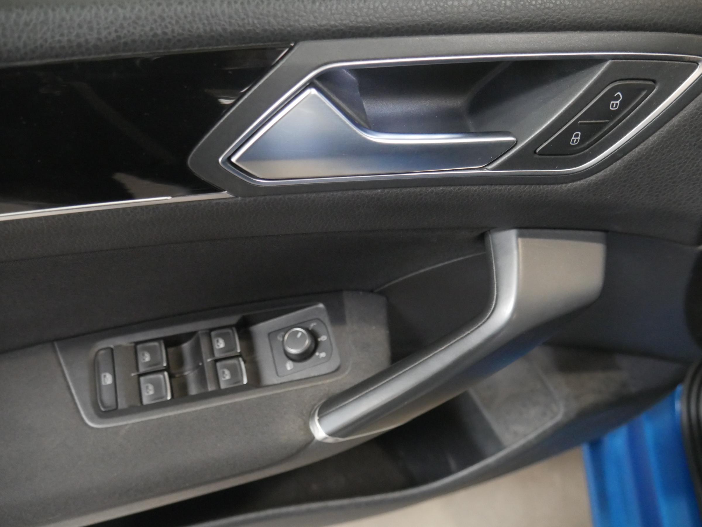 Volkswagen Touran, 2016 - pohled č. 14