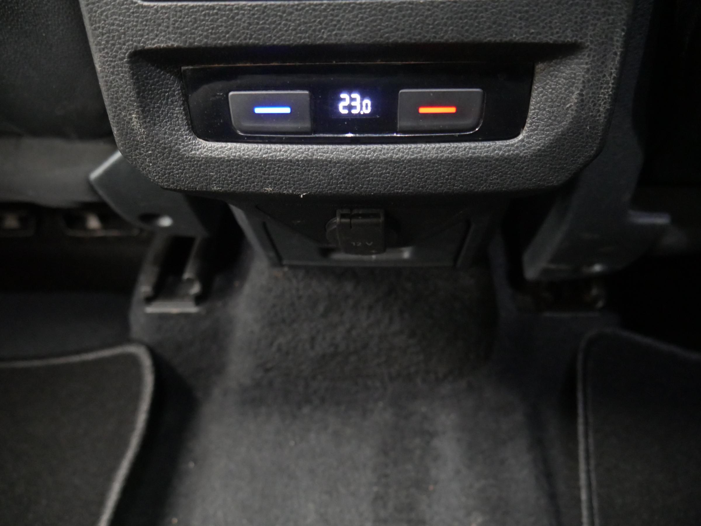 Volkswagen Touran, 2016 - pohled č. 25