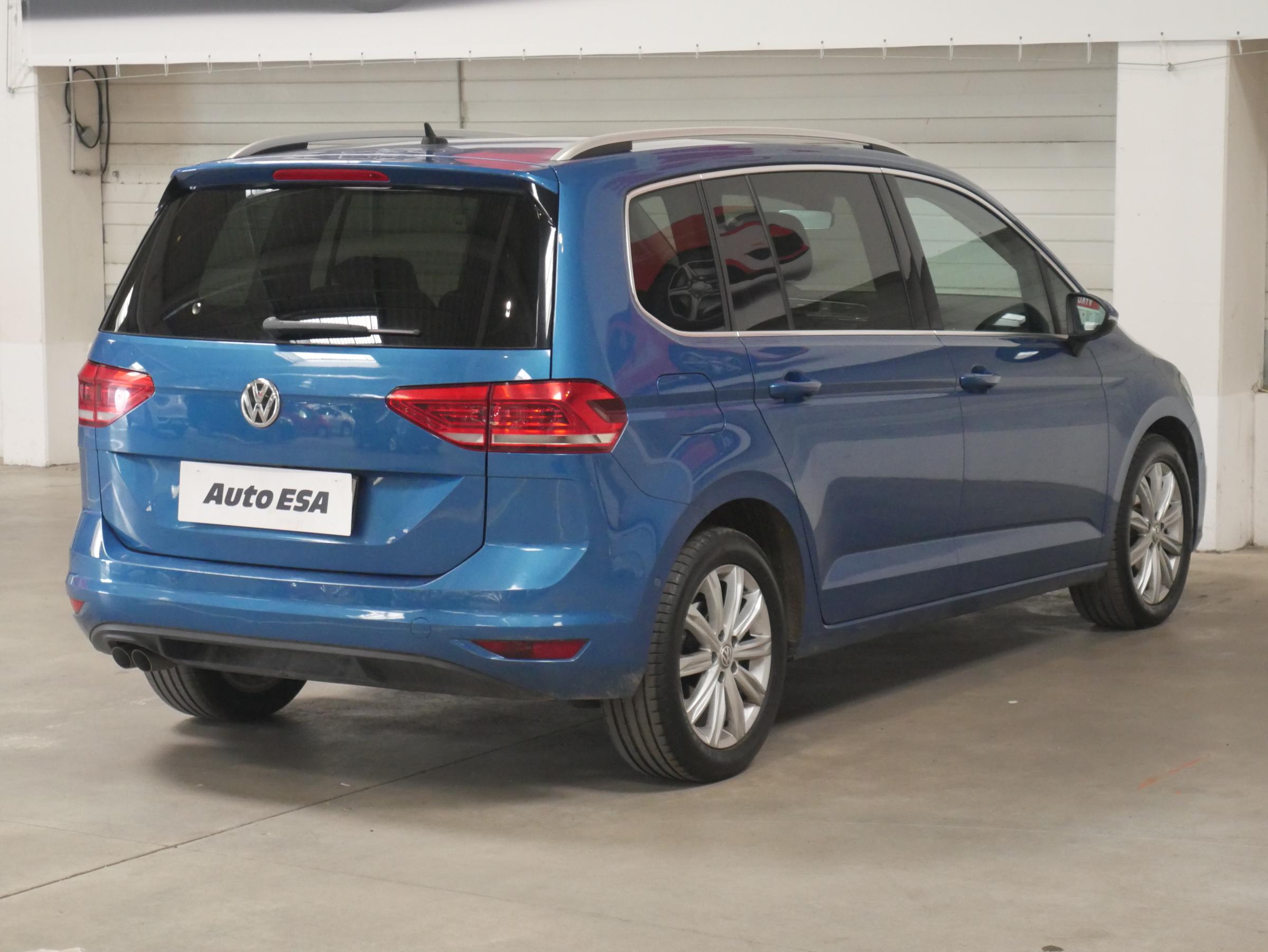 Volkswagen Touran, 2016 - pohled č. 4