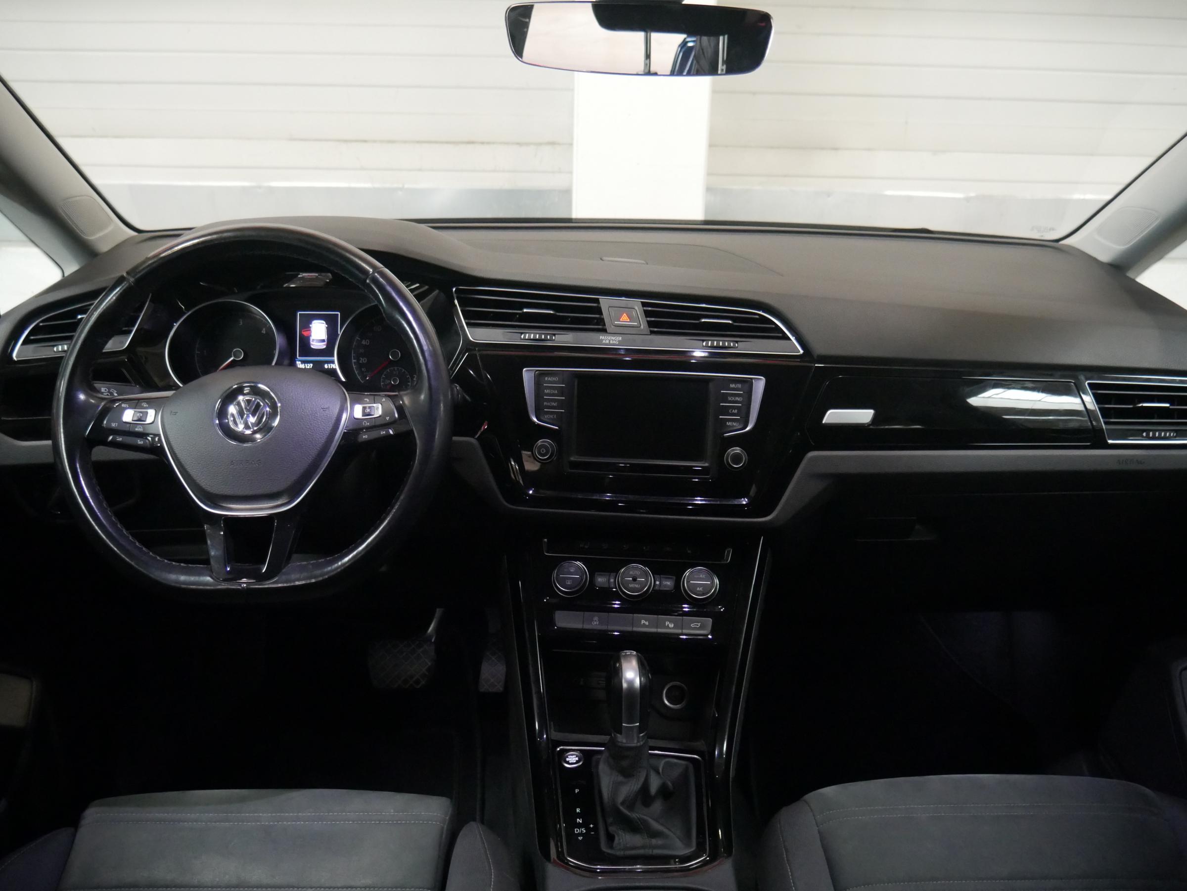 Volkswagen Touran, 2016 - pohled č. 8