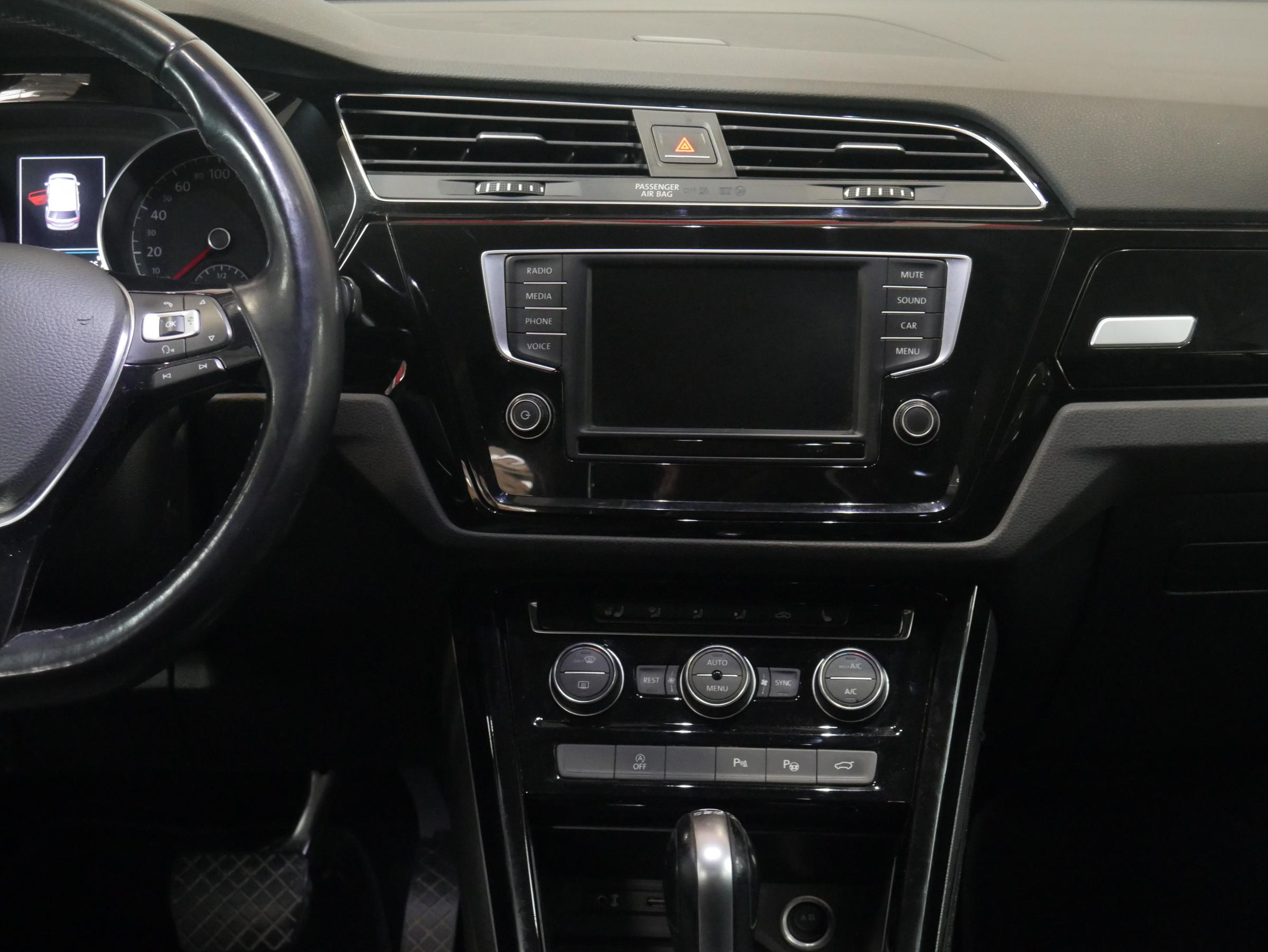 Volkswagen Touran, 2016 - pohled č. 9