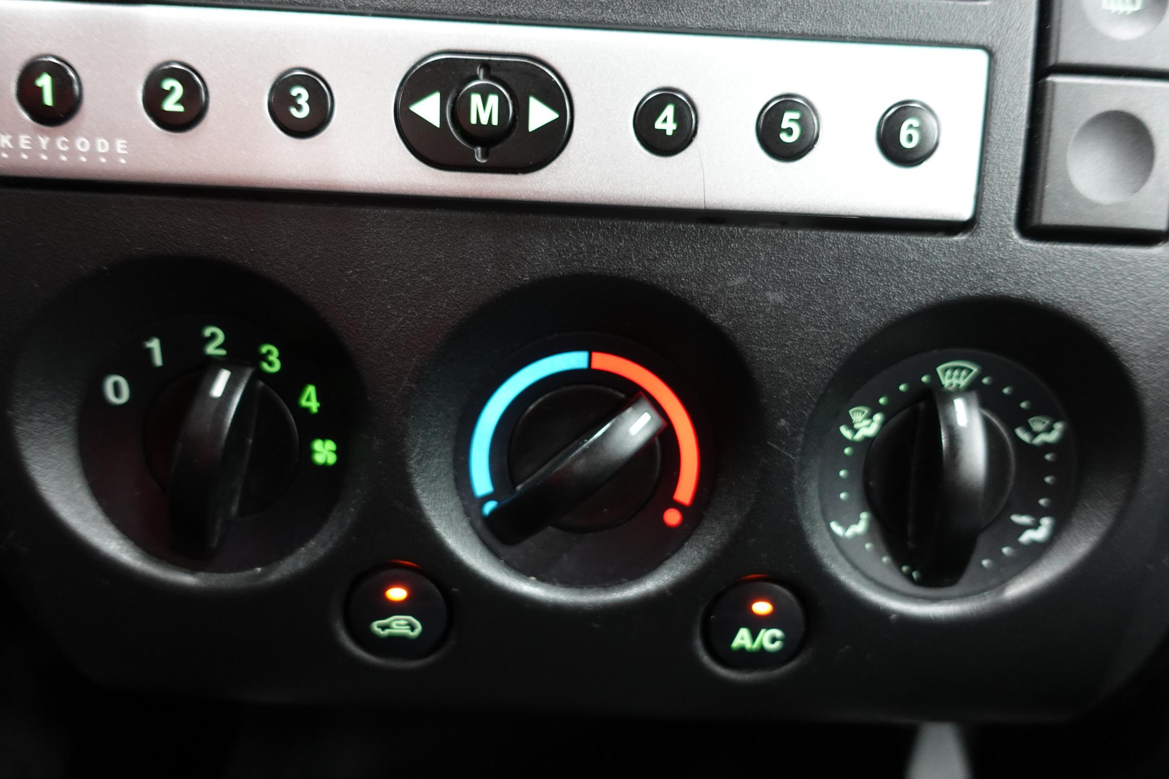 Ford Fiesta, 2004 - pohled č. 16