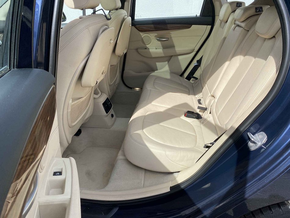 BMW Řada 2 2.0T LuxuryLine 225i xDrive
