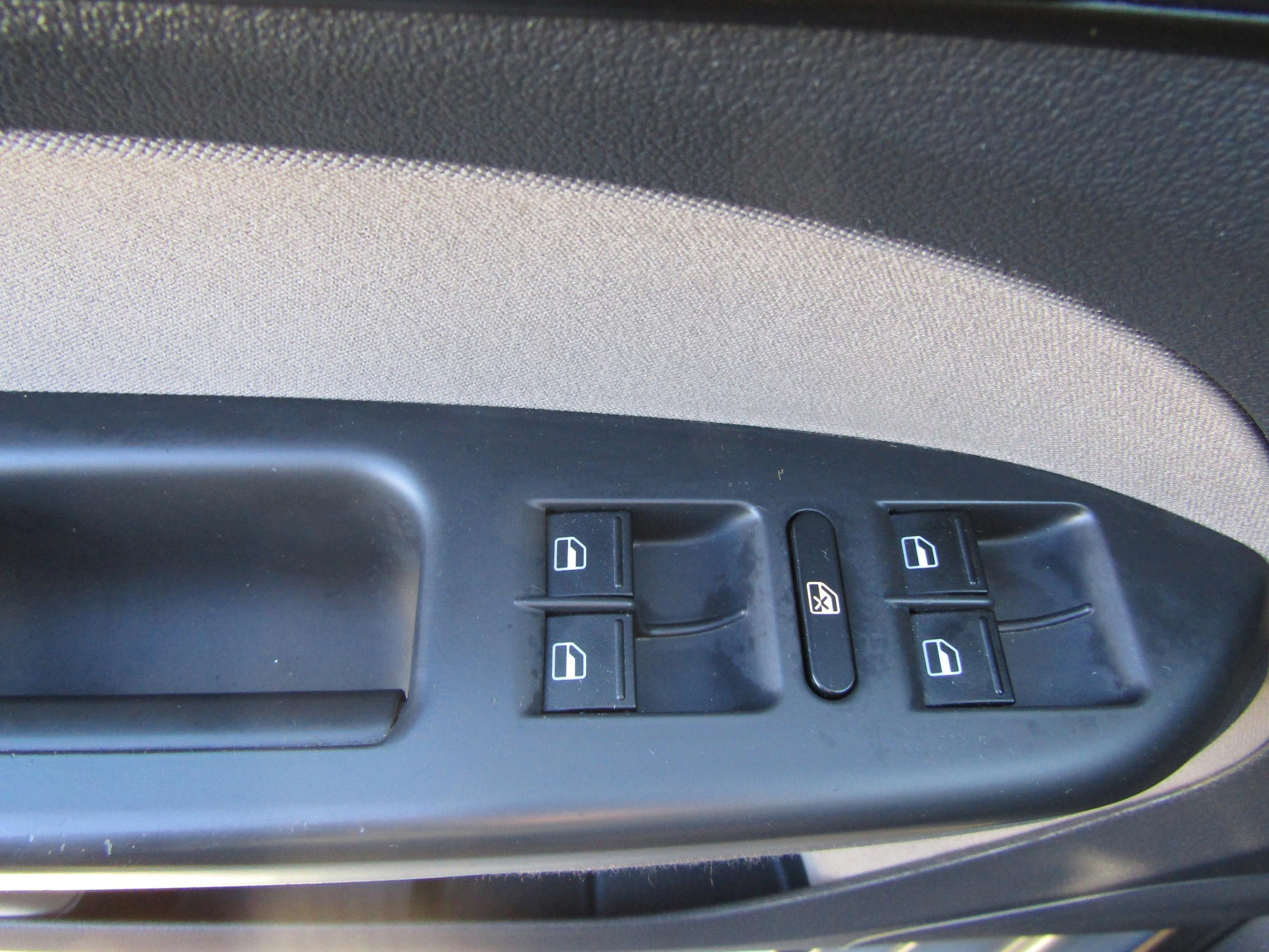 Volkswagen Touran, 2008 - pohled č. 12