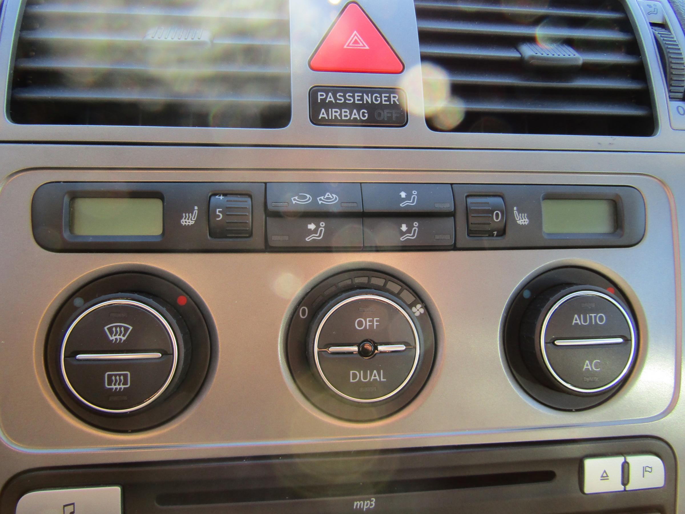 Volkswagen Touran, 2008 - pohled č. 16