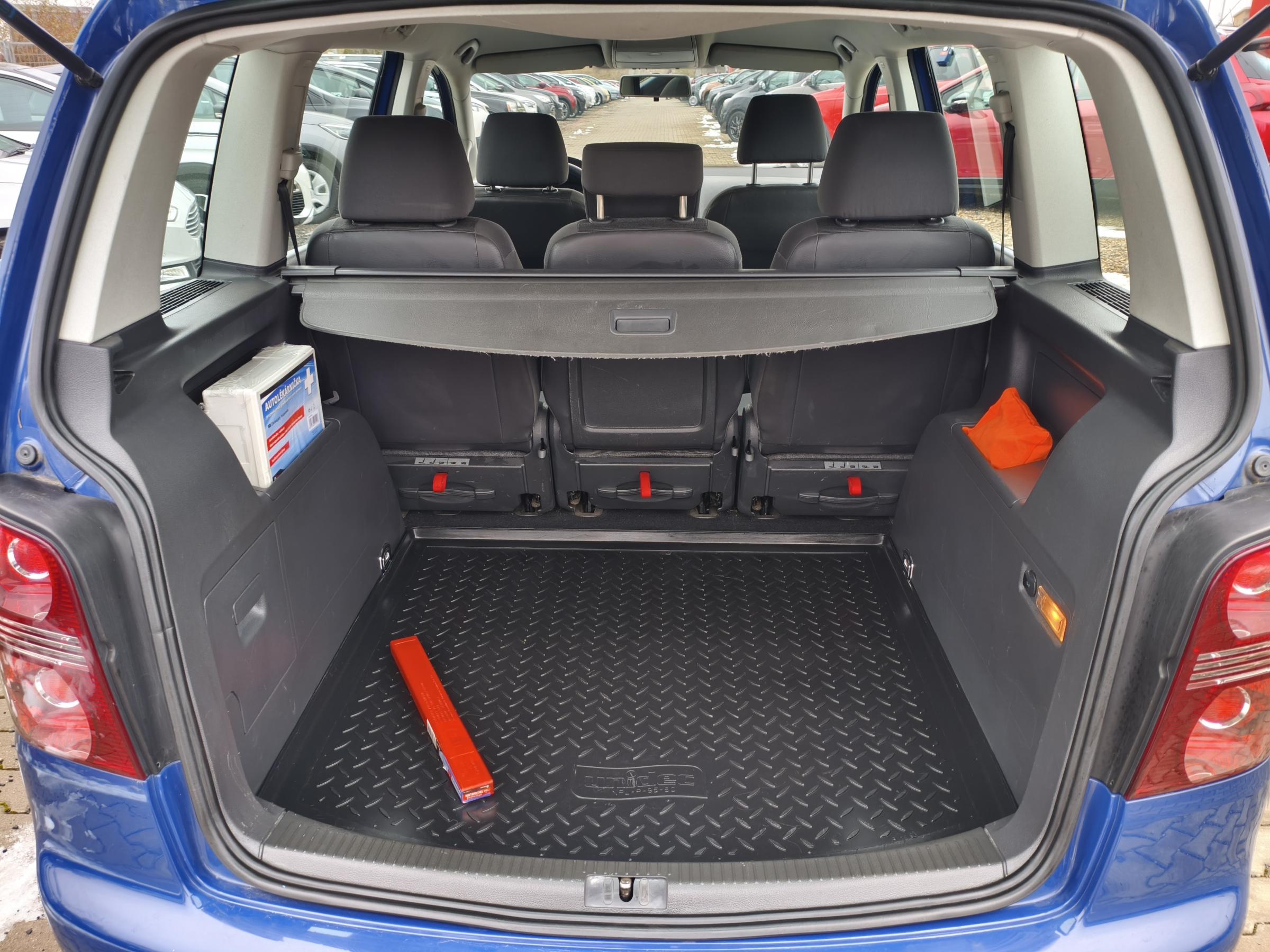 Volkswagen Touran, 2009 - pohled č. 7