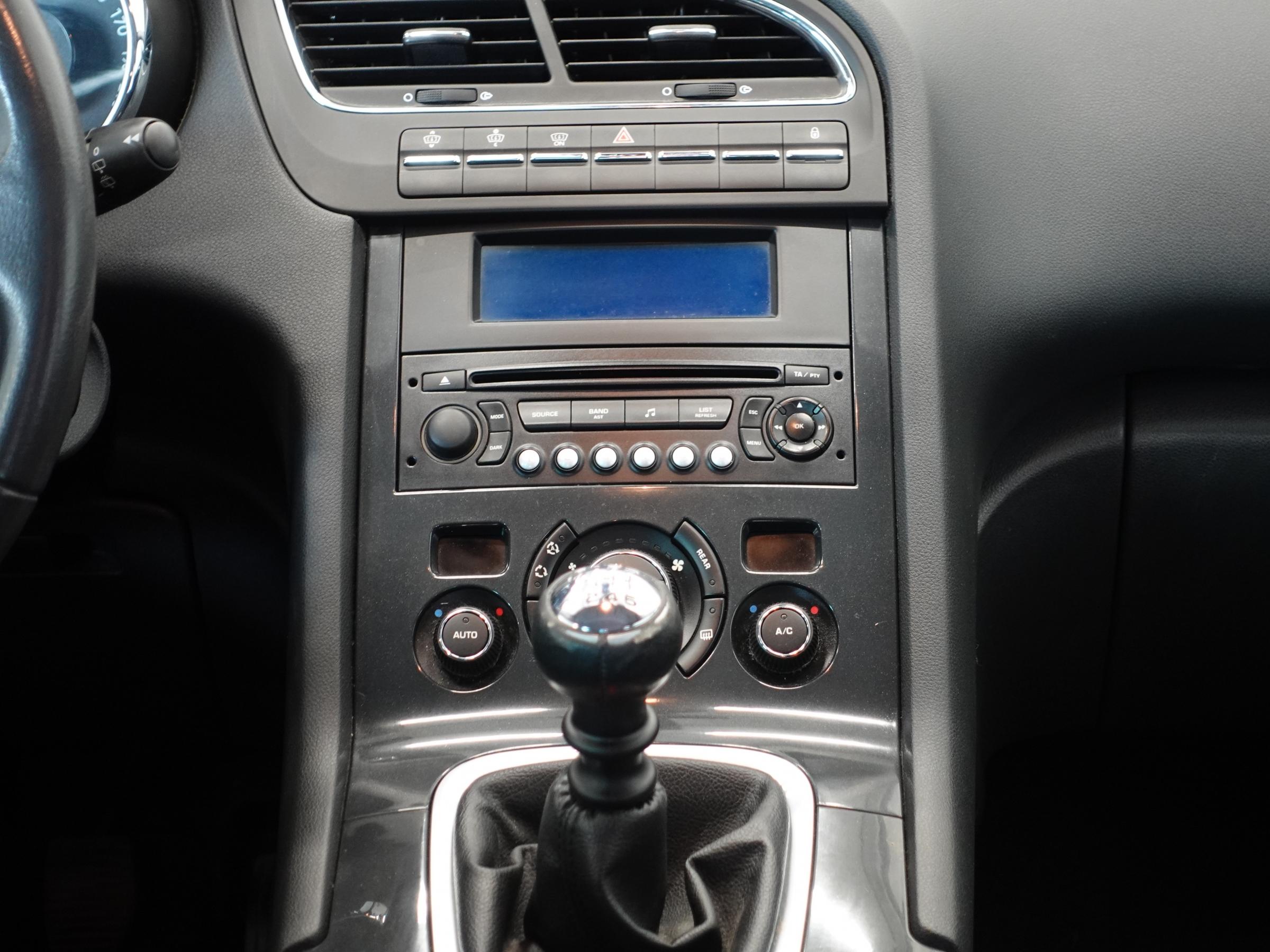 Peugeot 5008, 2012 - pohled č. 13