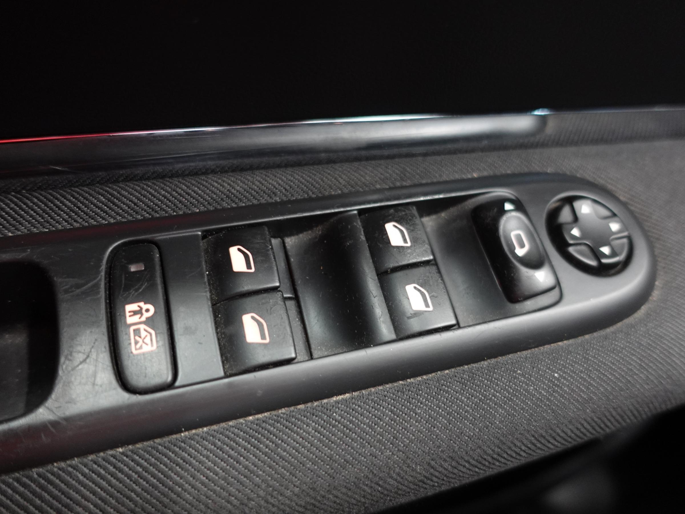 Peugeot 5008, 2012 - pohled č. 14