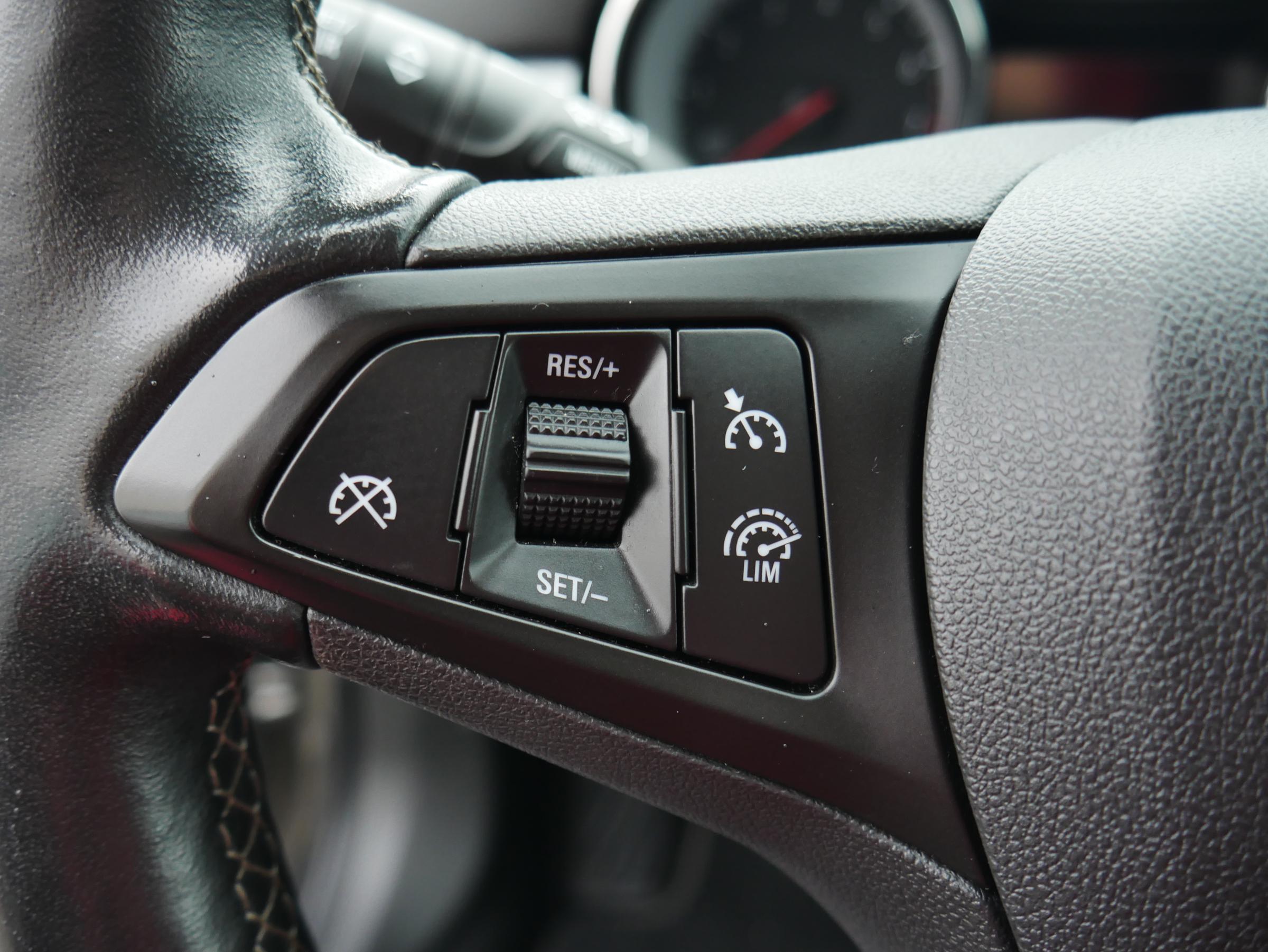 Opel Astra, 2019 - pohled č. 16