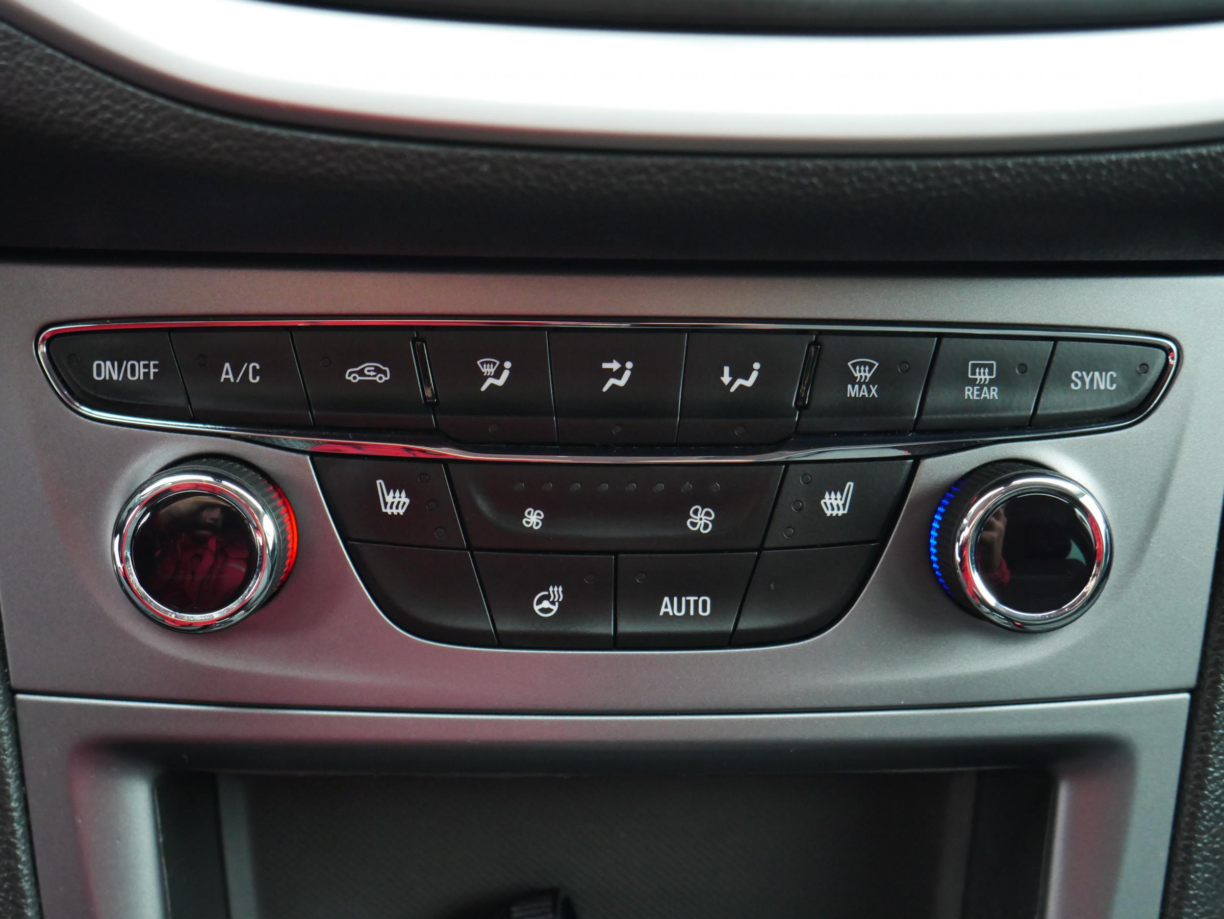 Opel Astra, 2019 - pohled č. 18