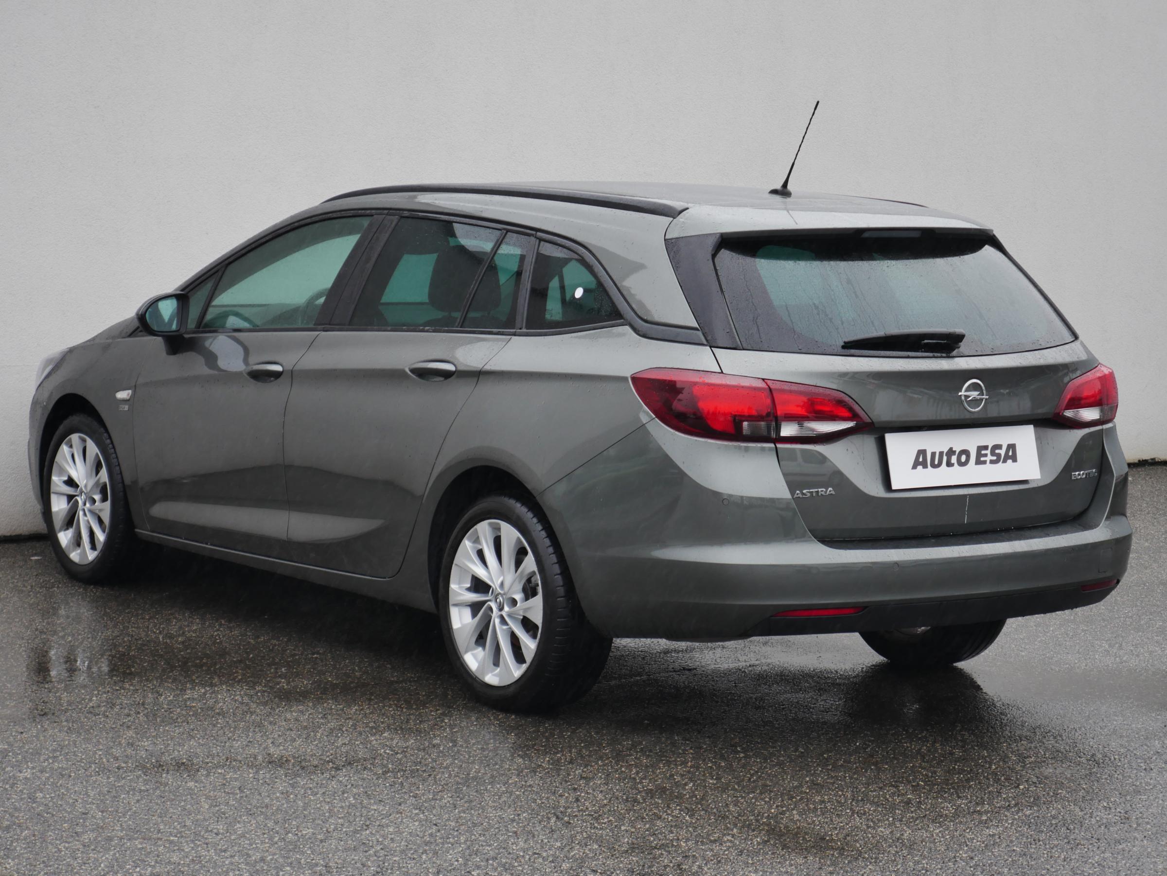 Opel Astra, 2019 - pohled č. 6