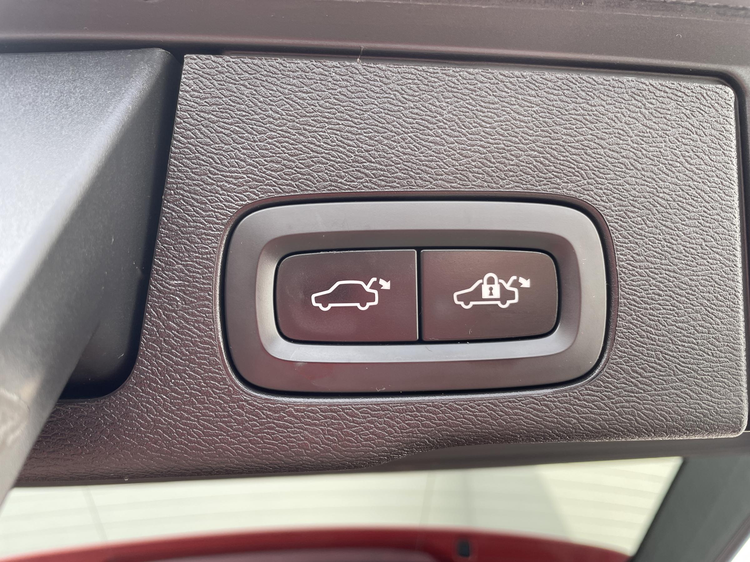 Volvo XC60, 2019 - pohled č. 20