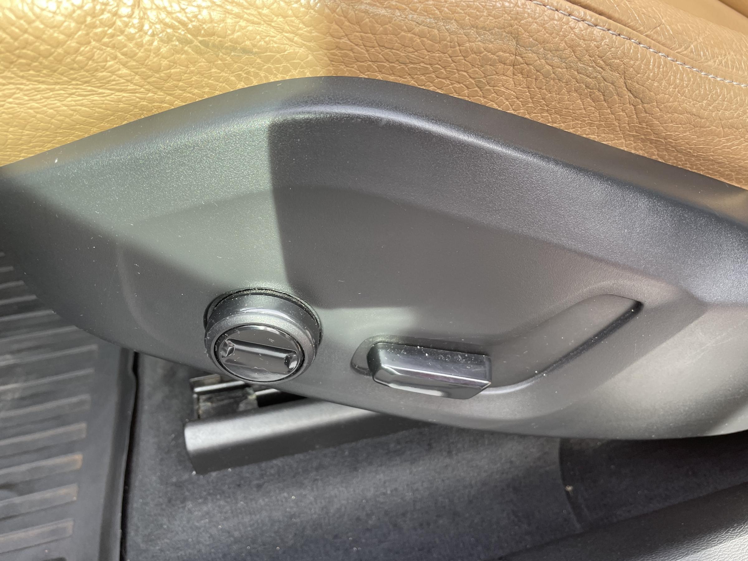 Volvo XC60, 2019 - pohled č. 21