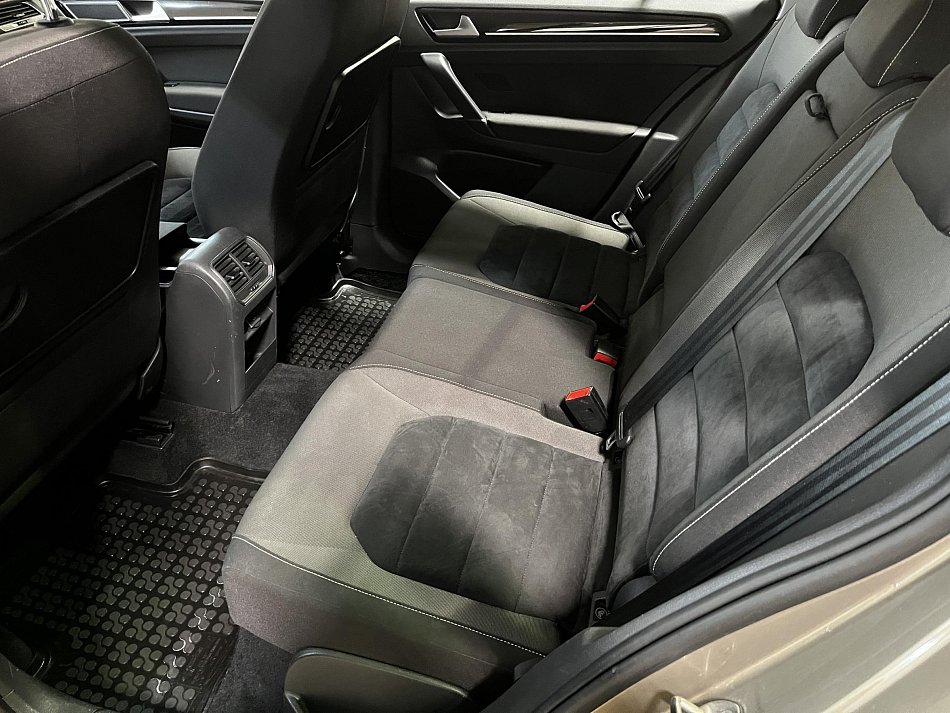 Volkswagen Golf 2.0 TDi 