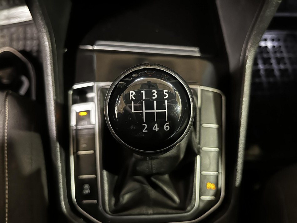 Volkswagen Golf 2.0 TDi 