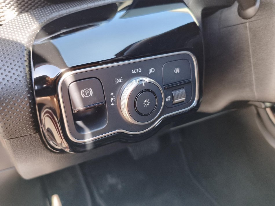 Mercedes-Benz Třída A 1.3 i  A180