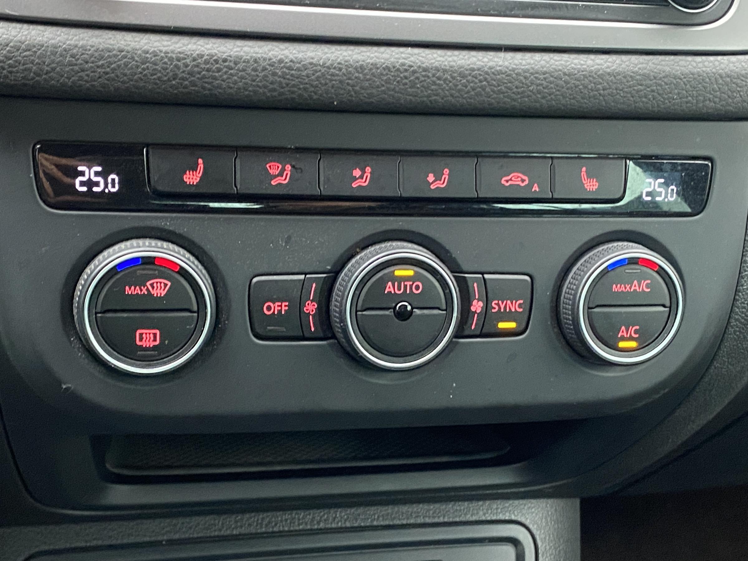 Volkswagen Tiguan, 2015 - pohled č. 15