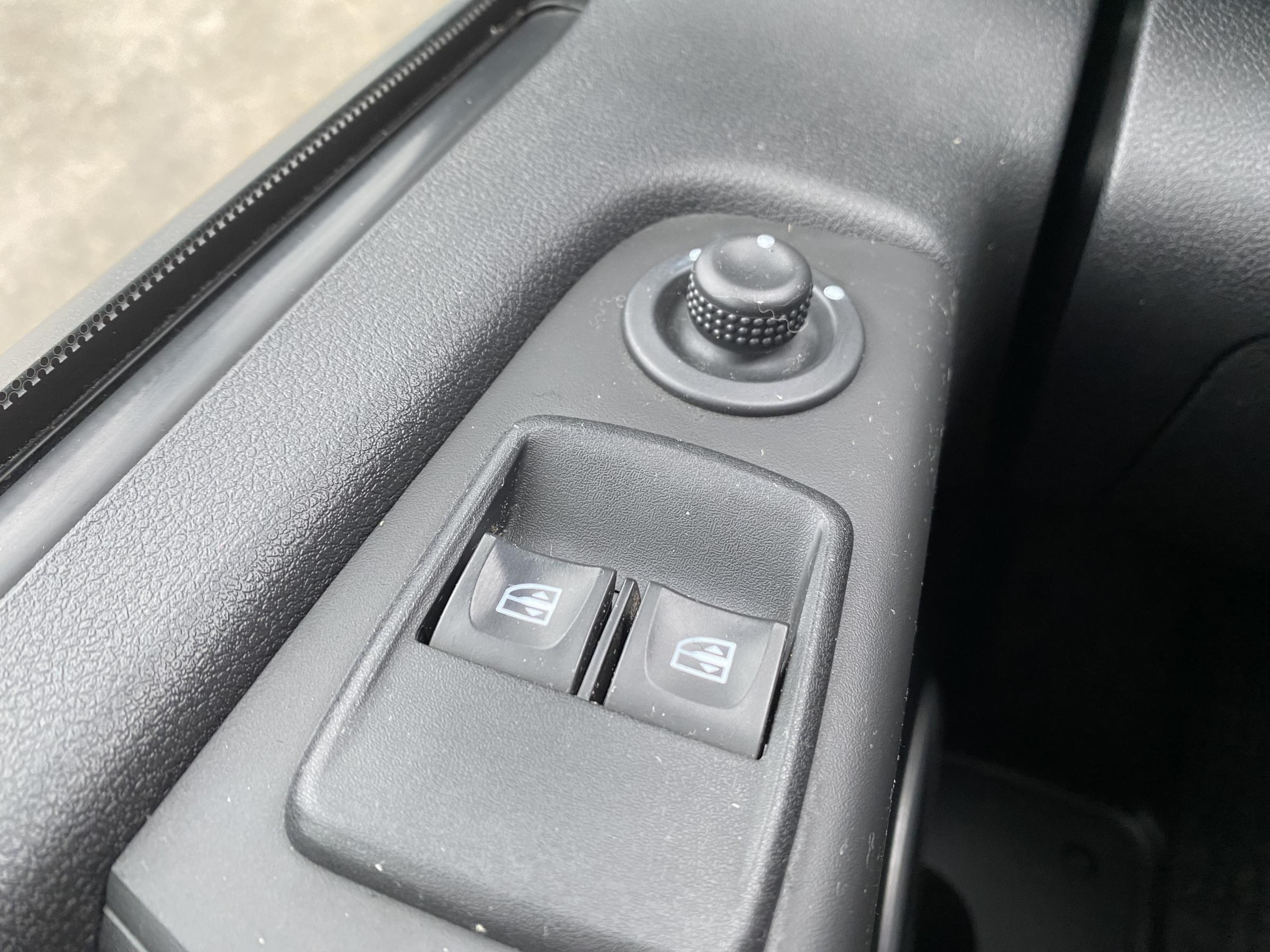 Opel Vivaro, 2015 - pohled č. 11