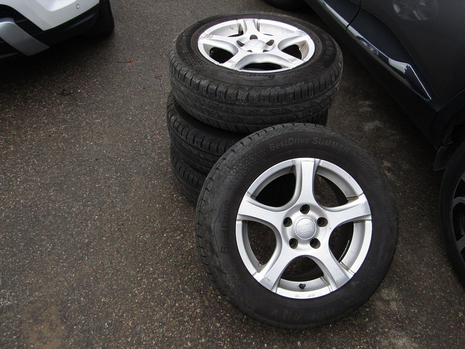 Škoda Octavia II 1.6MPi Ambiente