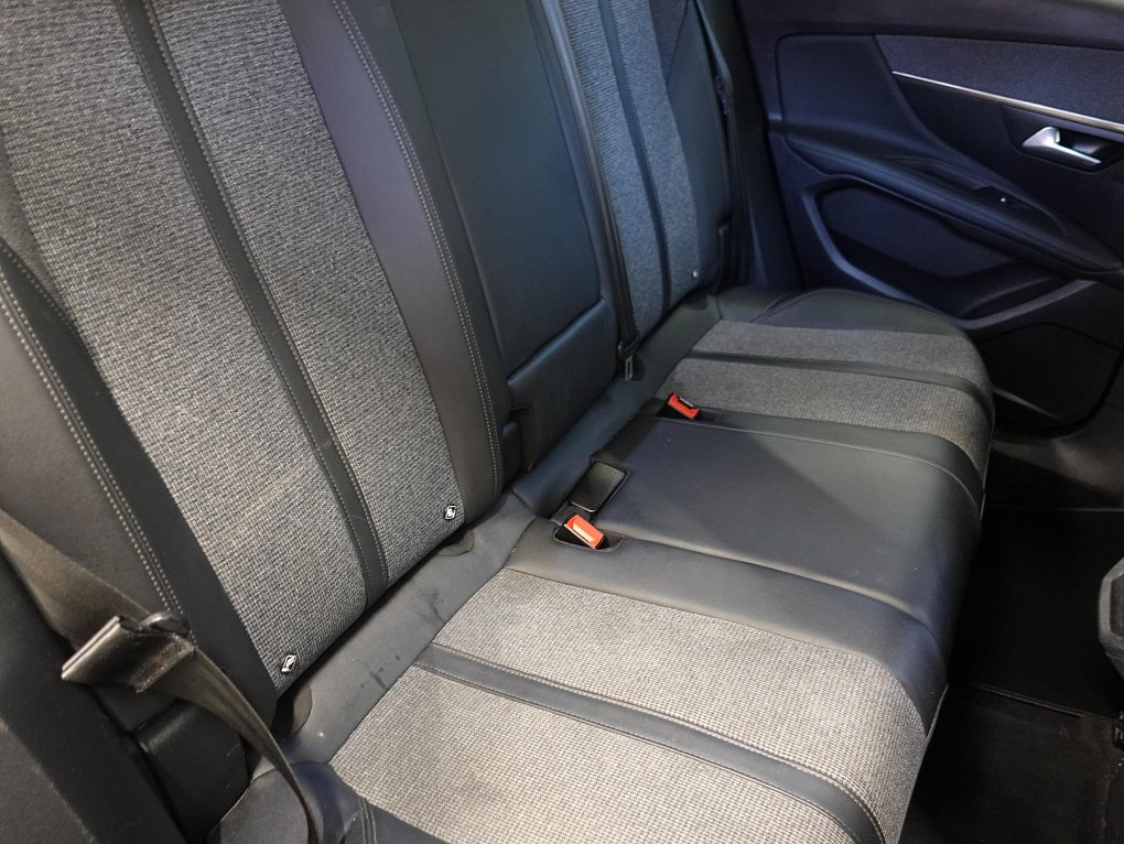 Peugeot 3008 1.2PT Allure