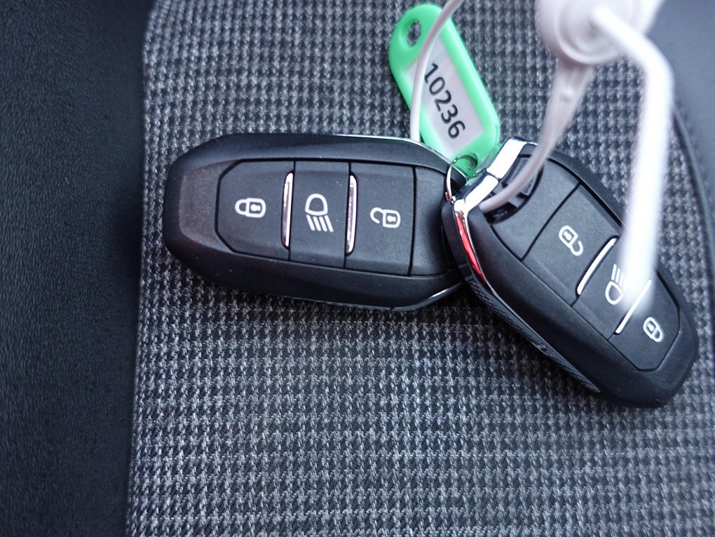 Peugeot 3008 1.2PT Allure