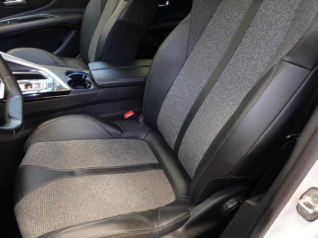 Peugeot 3008 1.2PT Allure