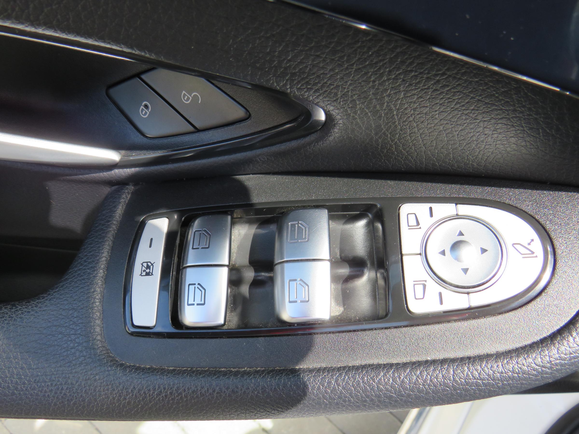 Mercedes-Benz Třída C, 2020 - pohled č. 14