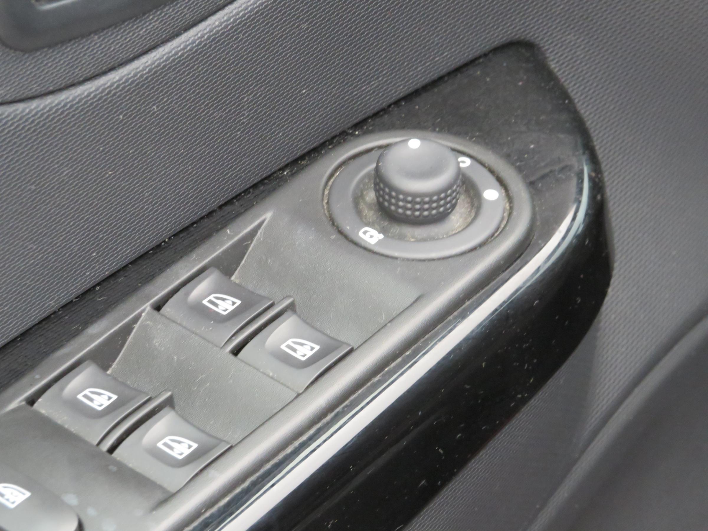 Renault Captur, 2013 - pohled č. 12