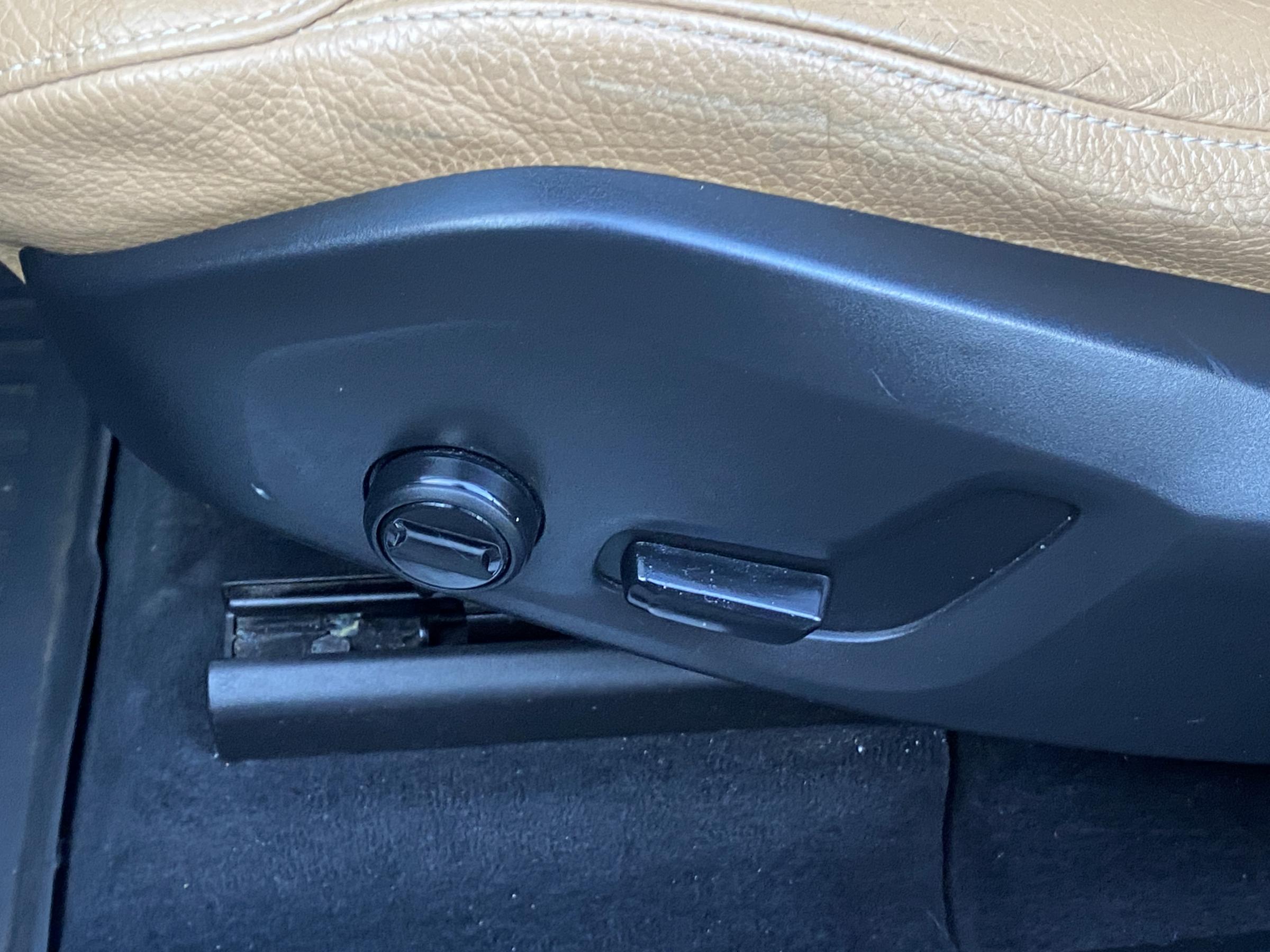 Volvo XC60, 2019 - pohled č. 12