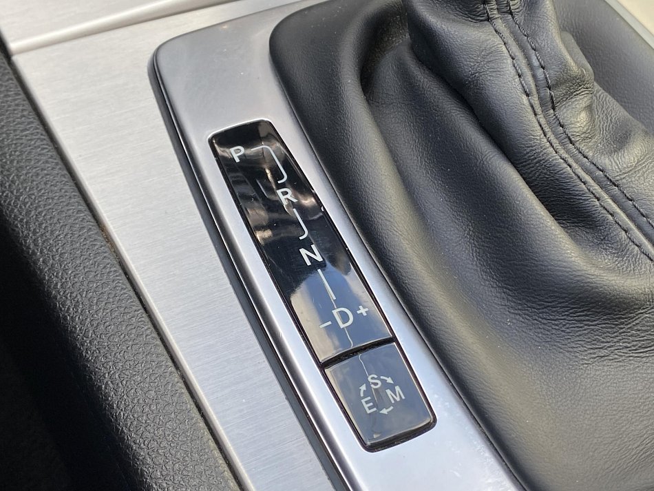 Mercedes-Benz Třída C 1.6 CGi Avantgarde C180