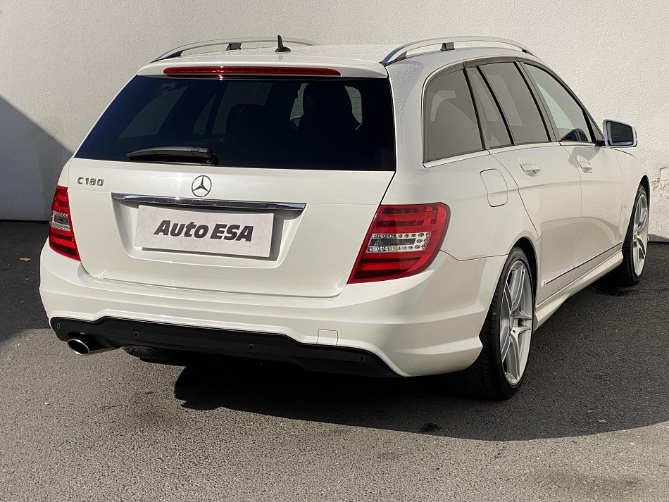 Mercedes-Benz Třída C 1.6 CGi Avantgarde C180