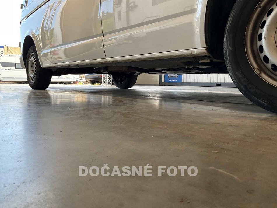Volkswagen Transporter 2.0TDi  L2H1