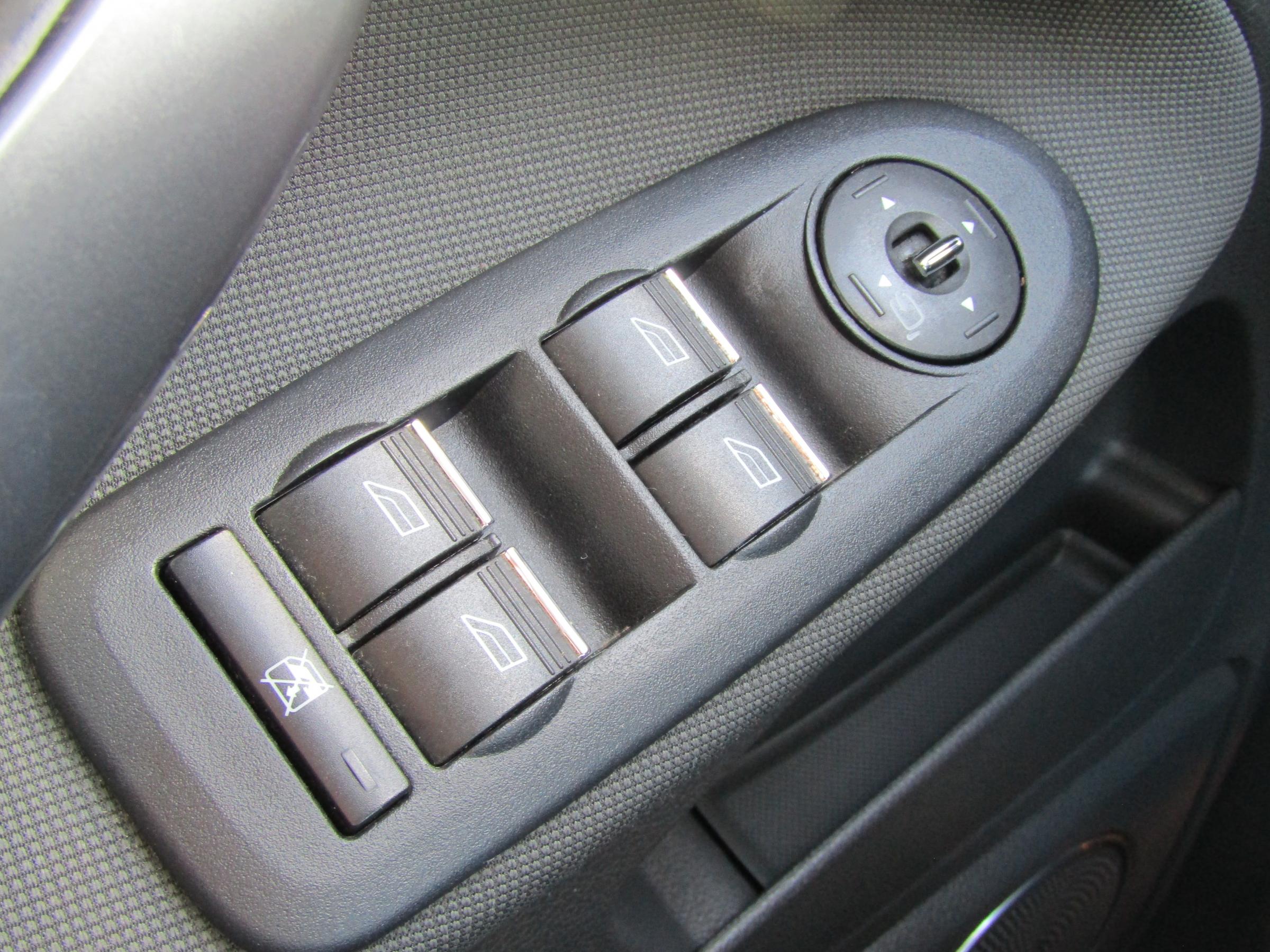 Ford Kuga, 2010 - pohled č. 19