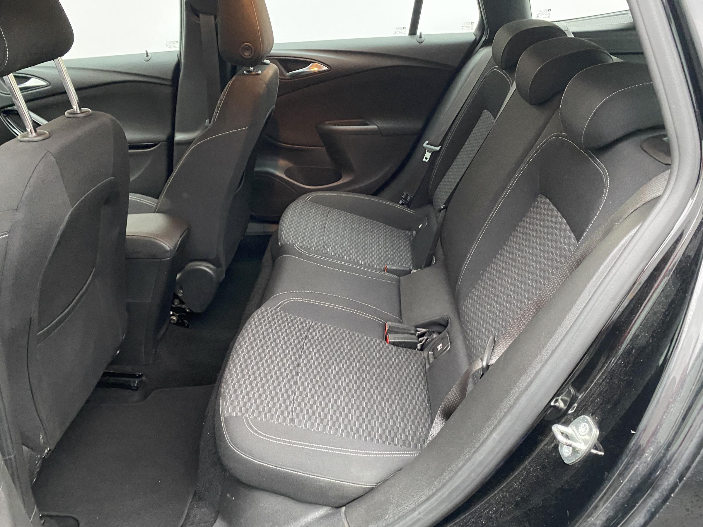 Opel Astra, 2017 - pohled č. 10