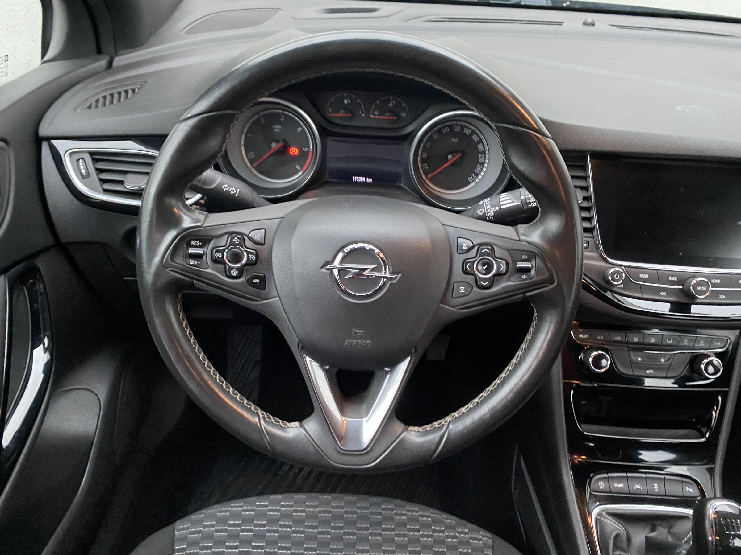 Opel Astra, 2017 - pohled č. 11