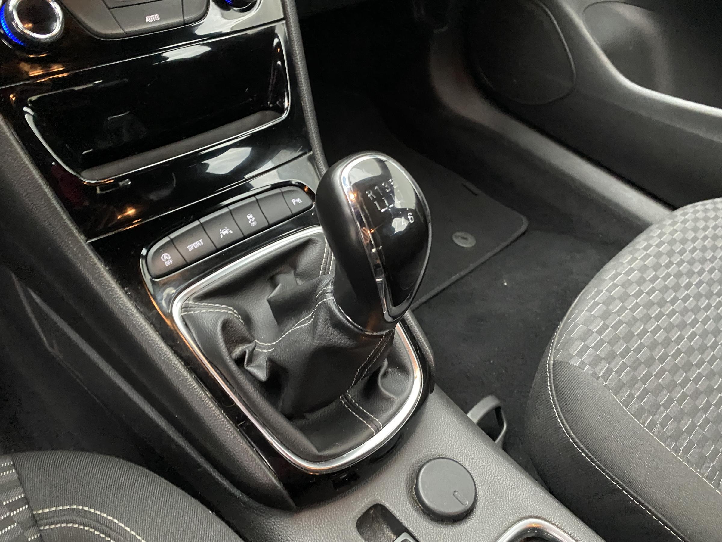 Opel Astra, 2017 - pohled č. 16