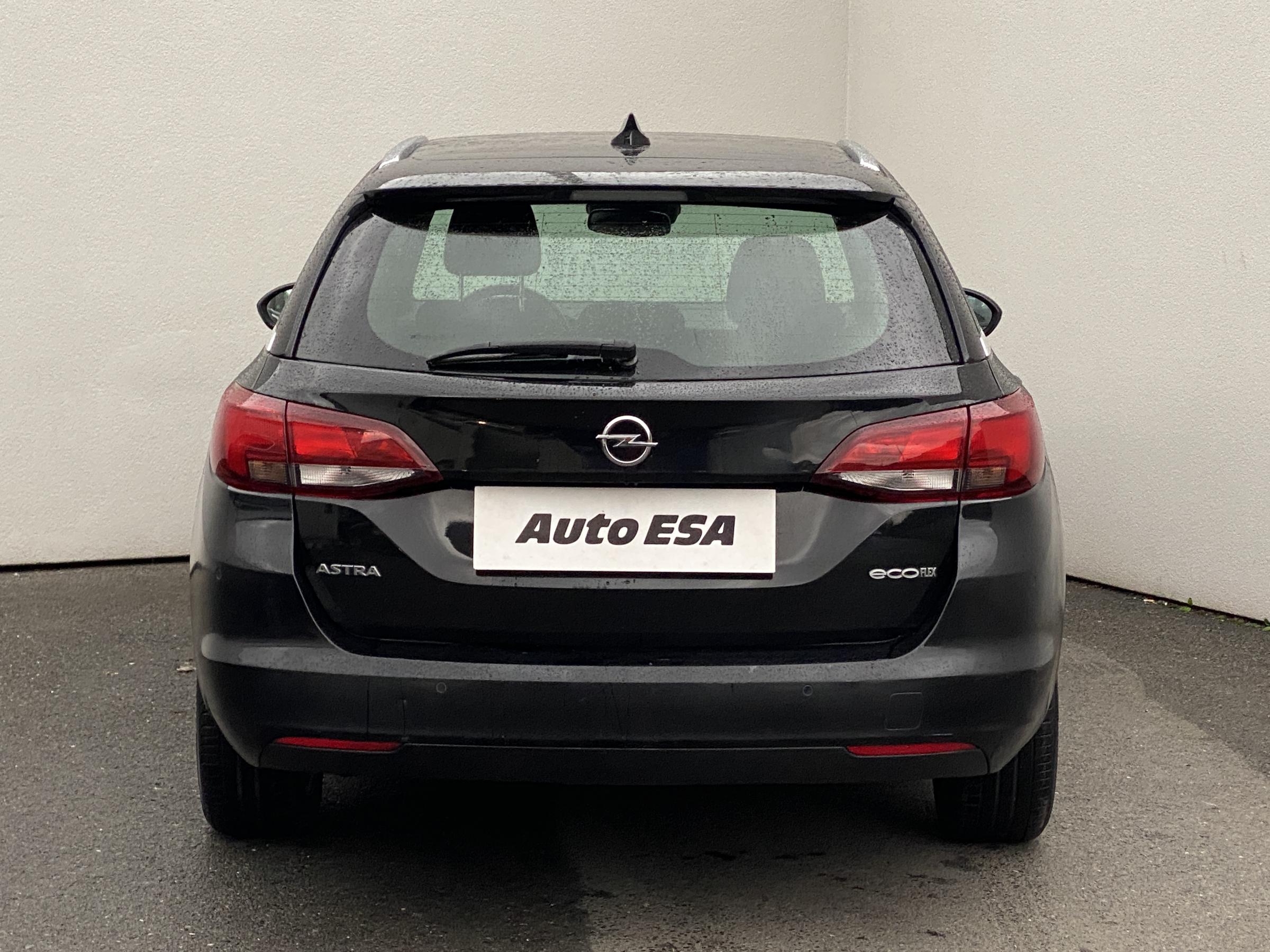Opel Astra, 2017 - pohled č. 5