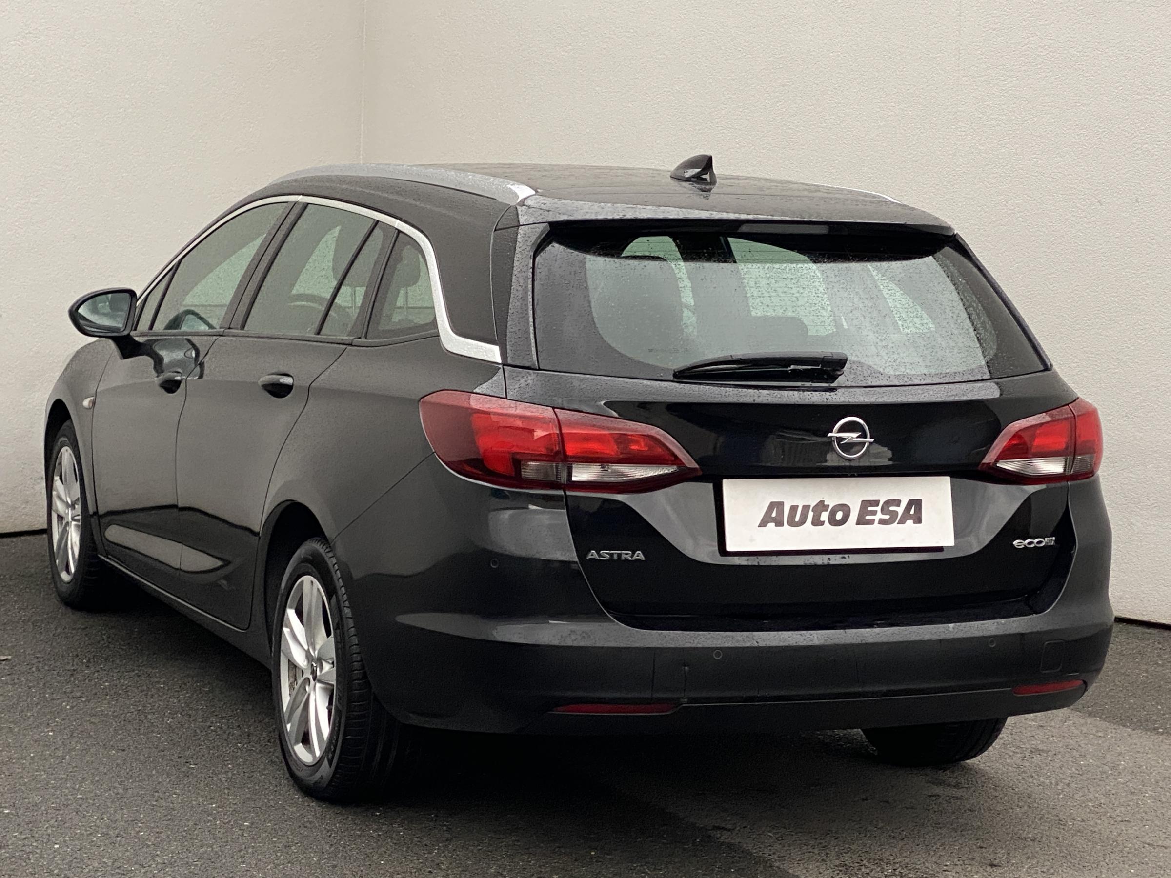 Opel Astra, 2017 - pohled č. 6