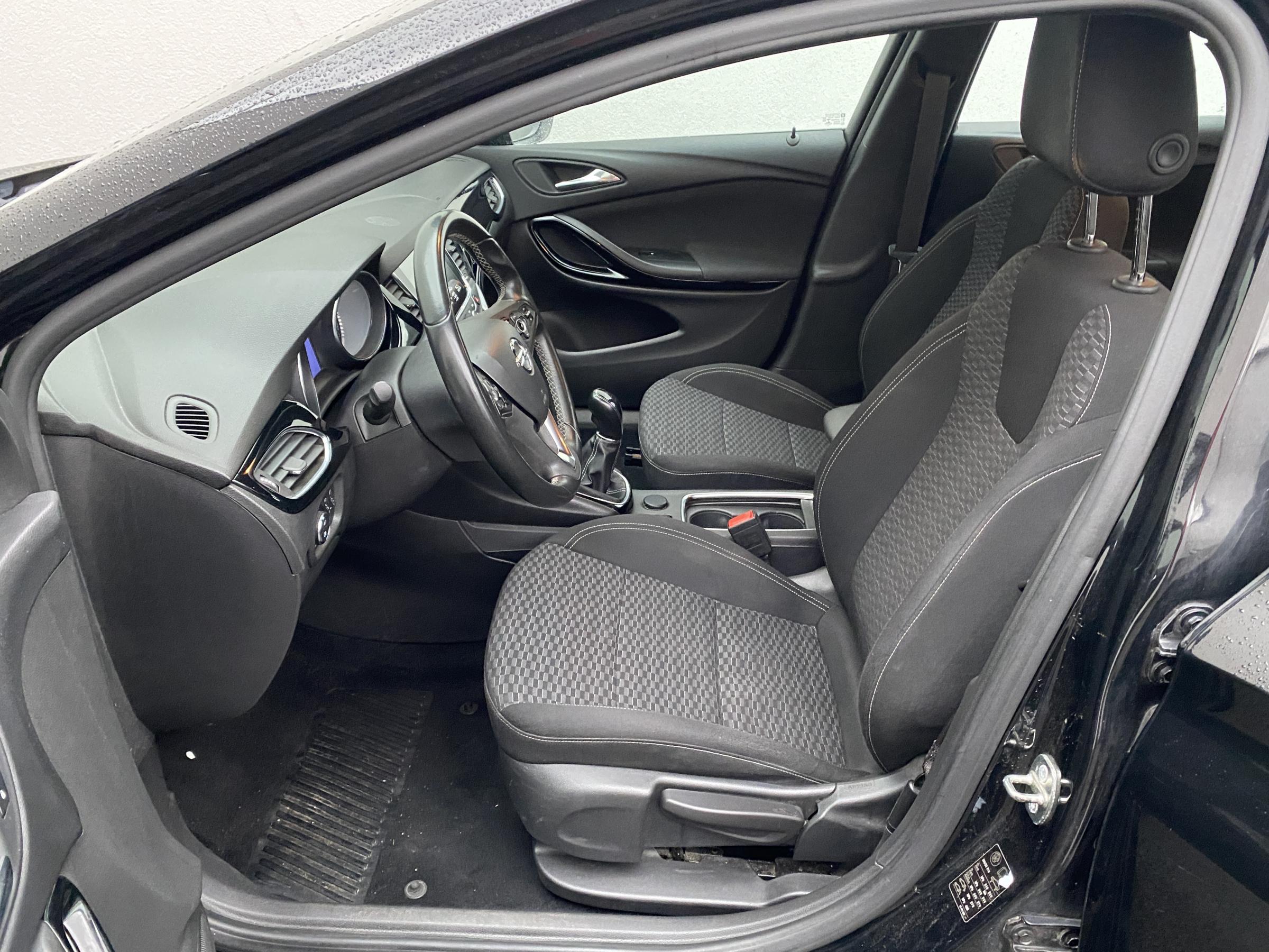 Opel Astra, 2017 - pohled č. 9