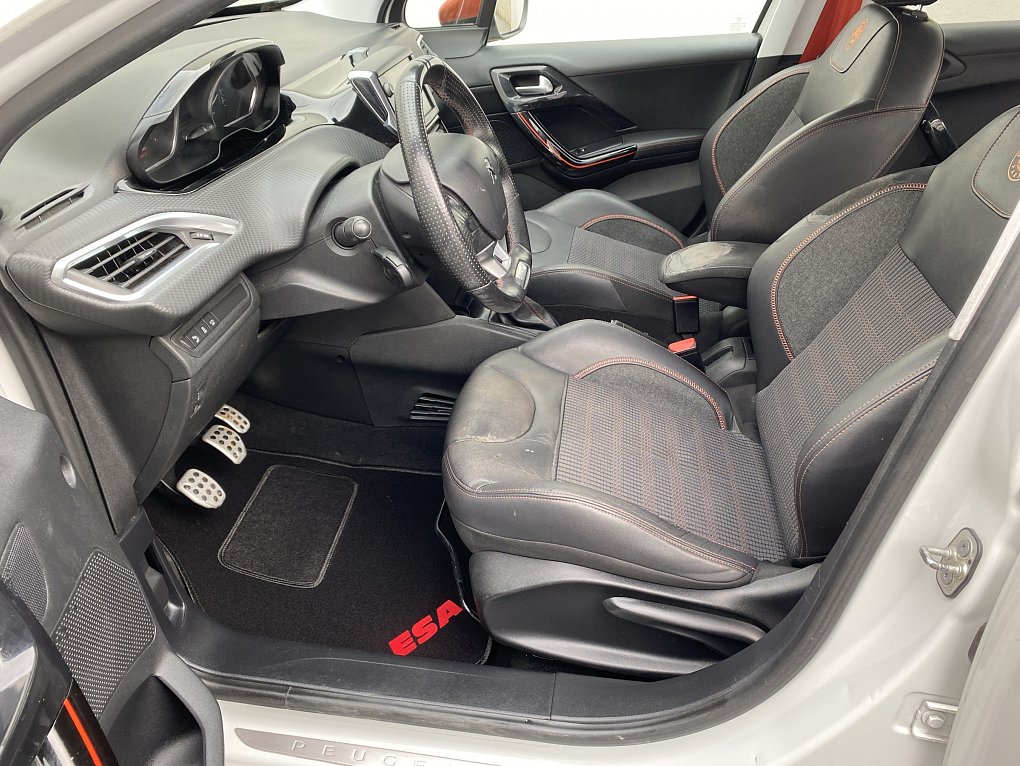 Peugeot 208 1.2PT Roland Garros