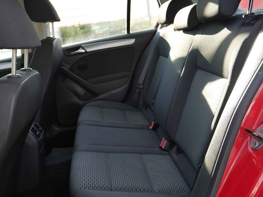 Volkswagen Golf 1.6 MPi 