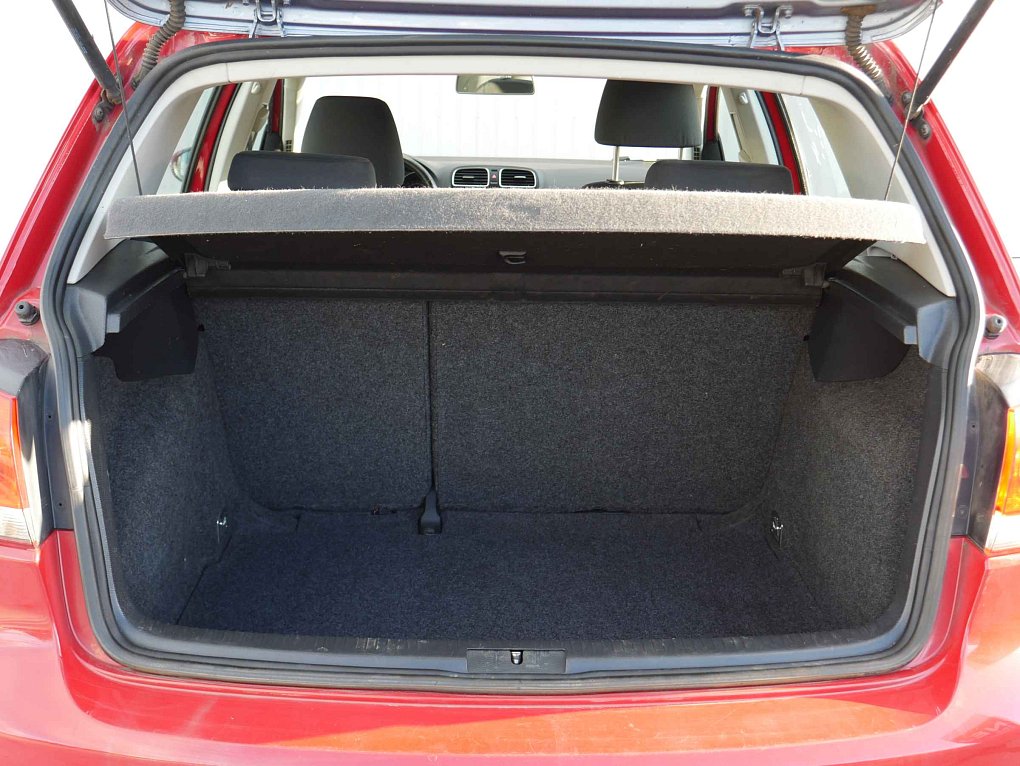 Volkswagen Golf 1.6 MPi 