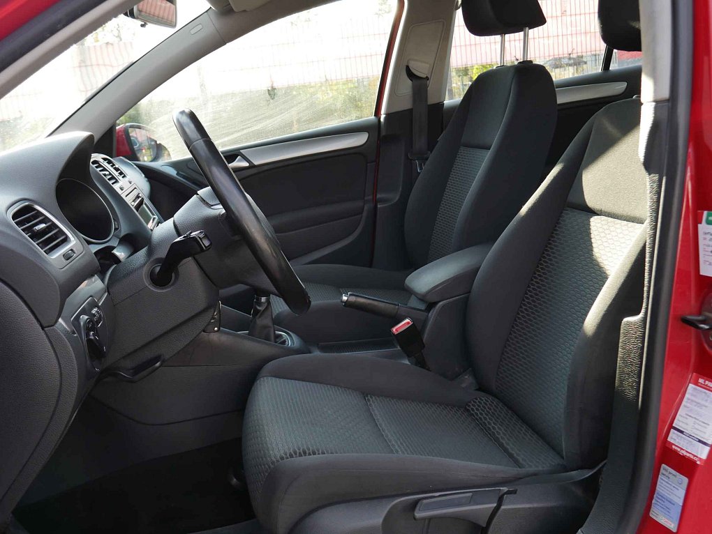 Volkswagen Golf 1.6 MPi 